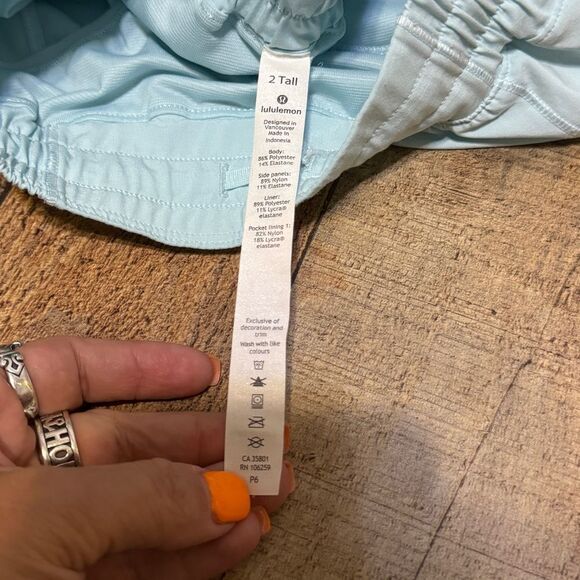 Lululemon Hotty Hot Short II (Long 4")
Ice Milk - Picture 10 of 14